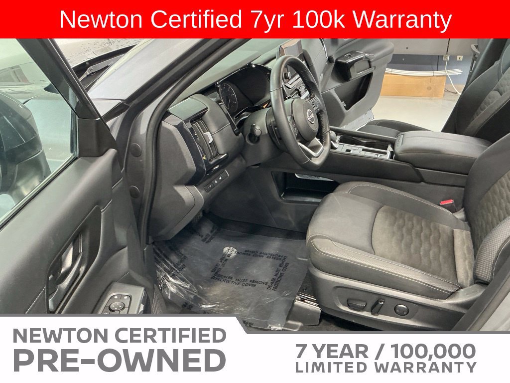 Used 2025 Nissan Pathfinder SV w/ SV Premium Package FWD image 8