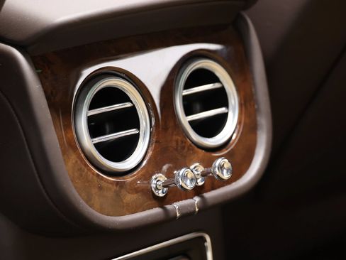Used 2018 Bentley Bentayga AWD/4WD image 62