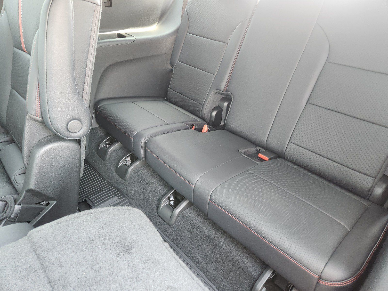 Used 2026 Chevrolet Traverse RS w/ LPO, Floor Liner Package FWD image 14