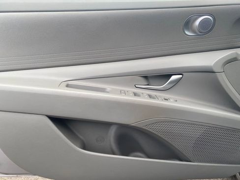 Used 2025 Hyundai Elantra SE FWD image 31