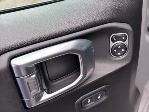 Used 2023 Jeep Wrangler Sport S image 25