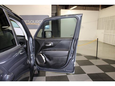 Used 2023 Jeep Renegade Latitude image 24