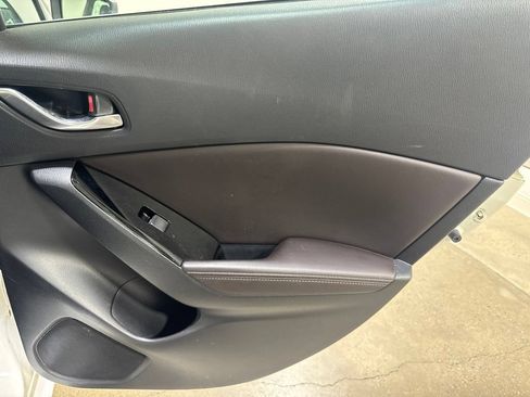 Used 2018 MAZDA MAZDA3 Grand Touring FWD image 23