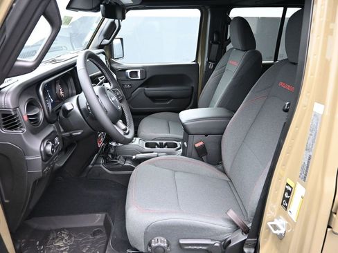 Certified 2025 Jeep Wrangler Unlimited Rubicon w/ Technology Group image 11