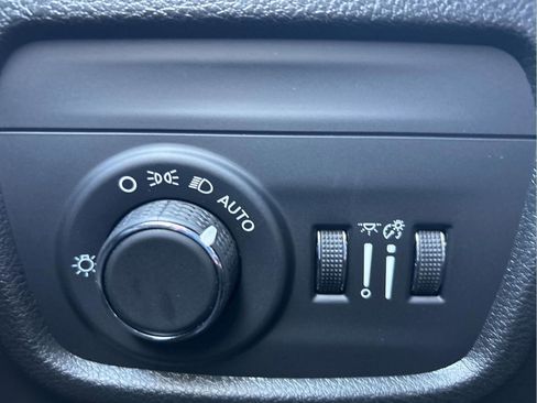 Used 2025 Jeep Grand Cherokee Laredo X w/ Luxury Tech Group I image 14