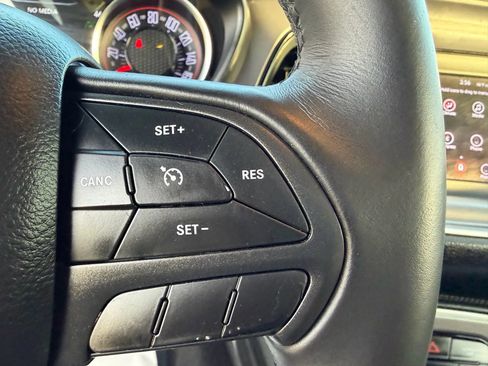 Used 2019 Dodge Challenger SXT image 26