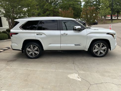 Used 2025 Toyota Sequoia Capstone AWD/4WD image 11
