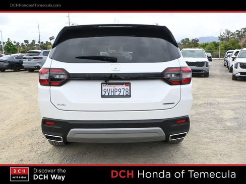 Used 2025 Honda Pilot Touring image 6