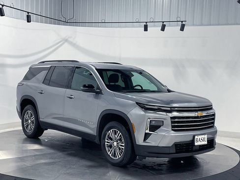 Used 2025 Chevrolet Traverse LT AWD/4WD image 44