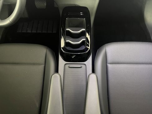 Used 2022 Volkswagen ID.4 Pro S w/ Gradient Package image 16