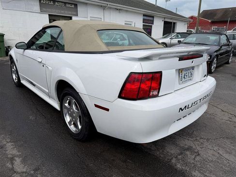 Used 2003 Ford Mustang Convertible RWD image 4