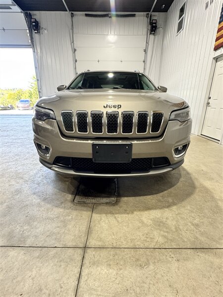Used 2019 Jeep Cherokee Limited AWD/4WD image 3