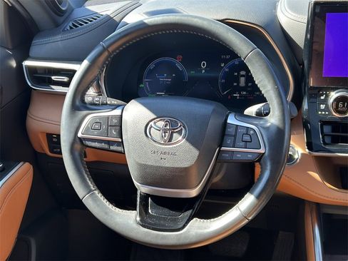 Used 2023 Toyota Highlander Platinum image 47