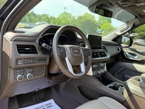 Used 2023 GMC Yukon XL SLT AWD/4WD image 16