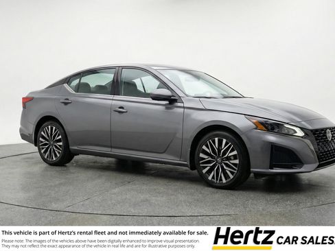 Used 2025 Nissan Altima 2.5 SV FWD image 1