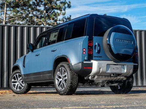 Used 2025 Land Rover Defender 110 S image 2