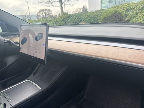 Used 2021 Tesla Model 3 Standard Range Plus image 21