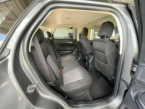 Used 2021 Ford Edge SE FWD image 7
