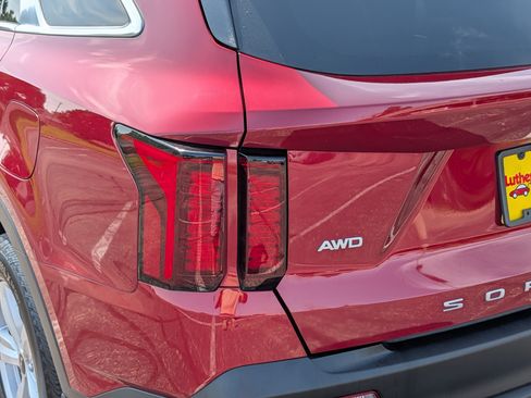 Certified 2022 Kia Sorento LX AWD/4WD image 17