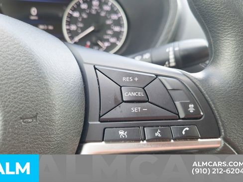 Used 2024 Nissan Sentra SV FWD image 11