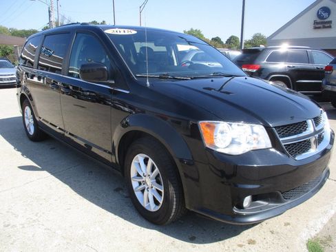 Used 2018 Dodge Grand Caravan SXT image 8