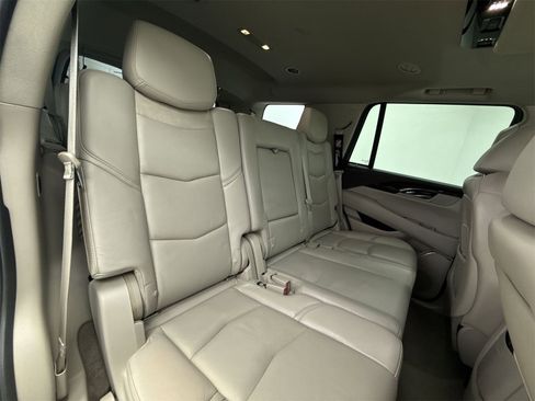 Used 2015 Cadillac Escalade Premium image 38