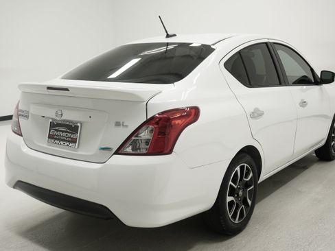 Used 2015 Nissan Versa FWD image 2