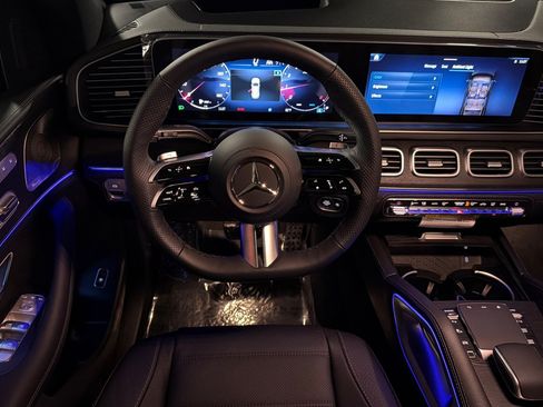 New 2026 Mercedes-Benz GLS 580 4MATIC image 13