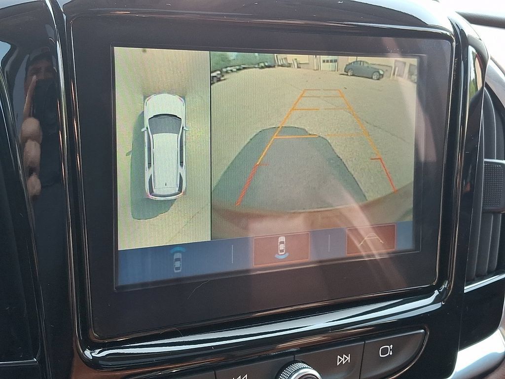 Used 2018 Chevrolet Traverse High Country AWD/4WD image 18