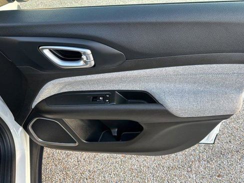 Certified 2025 Jeep Compass Latitude image 44