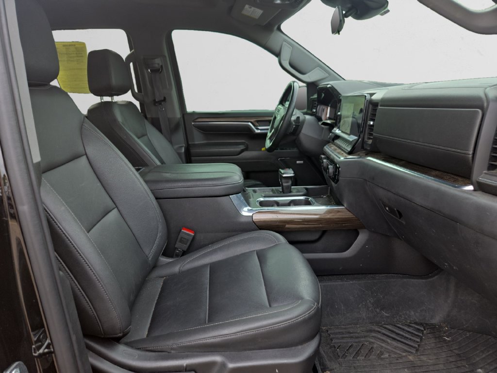 Used 2024 Chevrolet Silverado 1500 LT Trail Boss w/ LT Trail Boss Premium Package AWD/4WD image 17