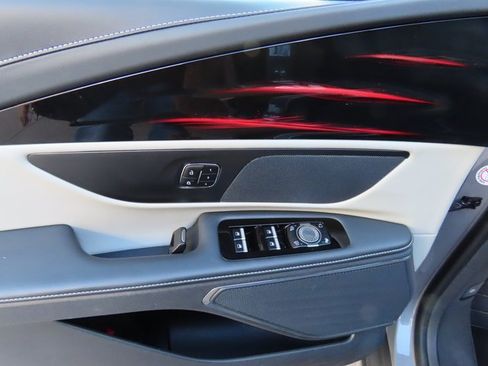 Used 2024 Lincoln Nautilus Reserve image 22