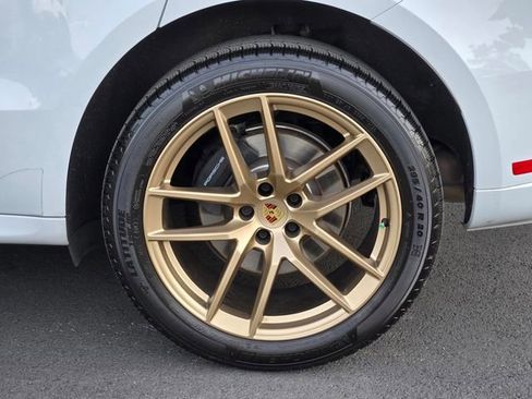 Used 2025 Porsche Macan image 11