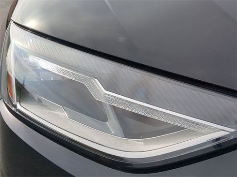 Used 2020 Audi A4 2.0T Premium image 9