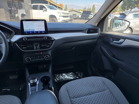Used 2020 Ford Escape SE image 23