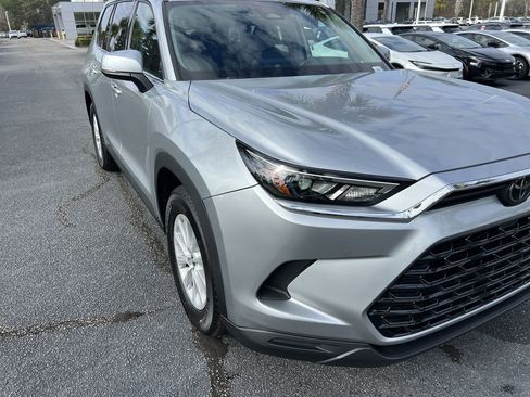 Used 2025 Toyota Grand Highlander FWD image 2