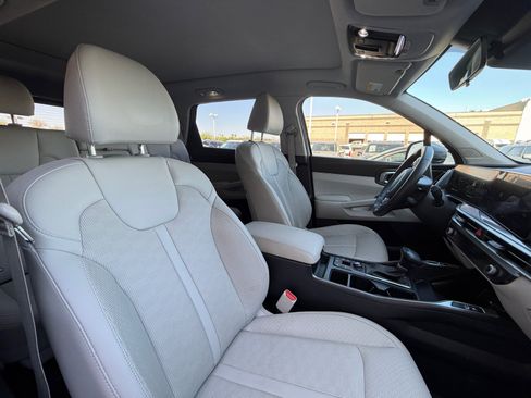 Used 2024 Kia Sorento S w/ Panoramic Sunroof Package FWD image 19