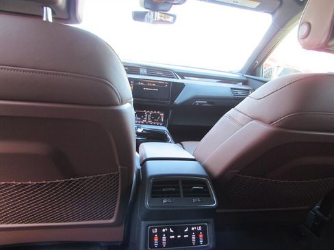 Used 2019 Audi e-tron Prestige w/ Prestige Package AWD/4WD image 14