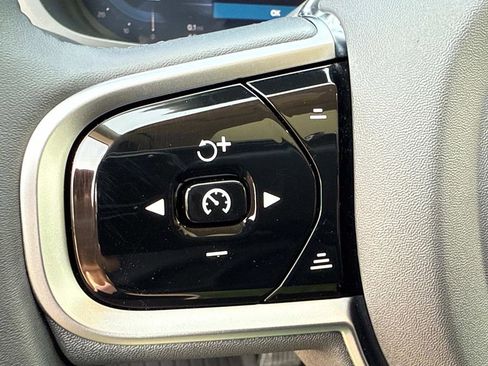Used 2025 Volvo XC60 B5 Plus w/ Climate Package image 30
