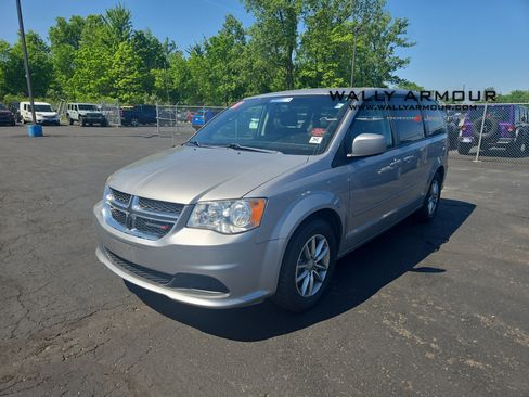 Used 2016 Dodge Grand Caravan SE FWD image 1