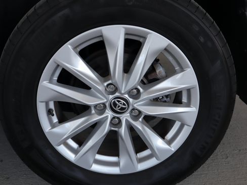 Used 2023 Toyota Corolla Cross LE w/ Moonroof Package AWD/4WD image 27