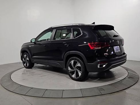 Certified 2024 Volkswagen Taos SE image 3