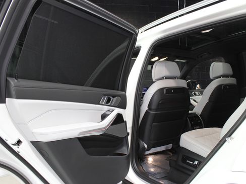 Used 2024 BMW X7 xDrive40i image 39