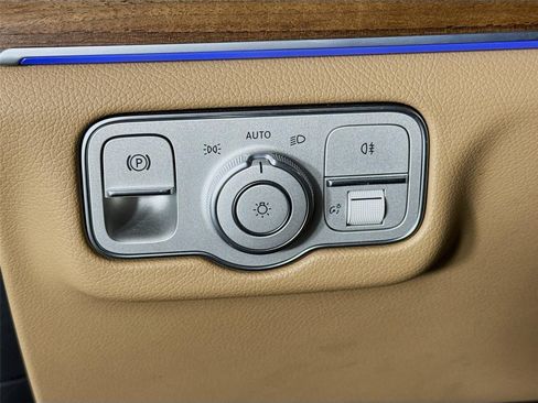 Used 2024 Mercedes-Benz GLS 580 4MATIC image 11