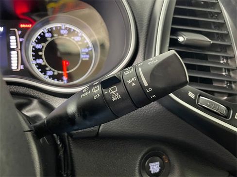 Used 2019 Jeep Cherokee Latitude Plus w/ Comfort/Convenience Group image 15