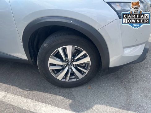 Used 2025 Nissan Pathfinder SL image 2