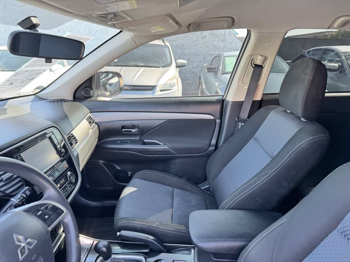 Used 2018 Mitsubishi Outlander ES FWD image 36