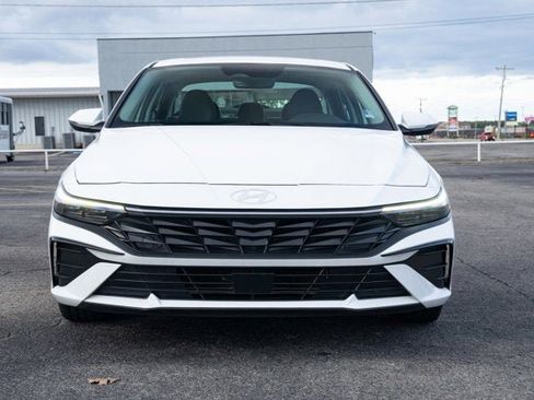 Used 2025 Hyundai Elantra Limited image 8