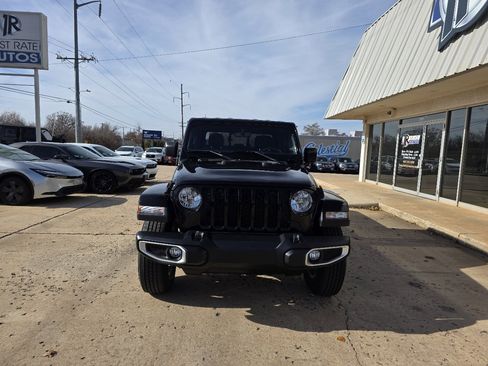 Used 2023 Jeep Gladiator Sport image 2