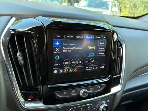 Used 2023 Chevrolet Traverse High Country FWD image 14